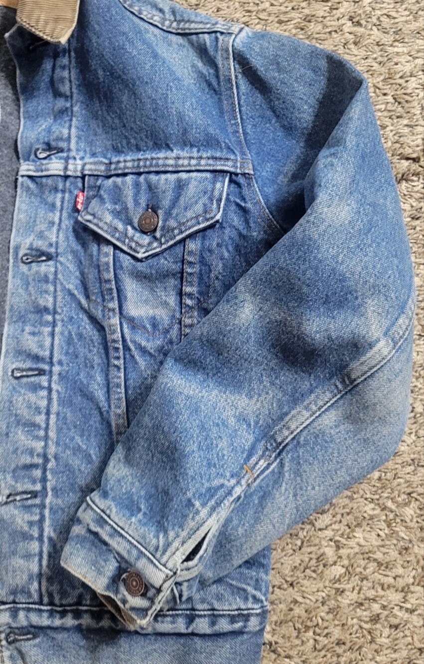 Vintage Levi's Blue Denim Jacket - Men's Classic Trucker Style - Picture 5 of 11